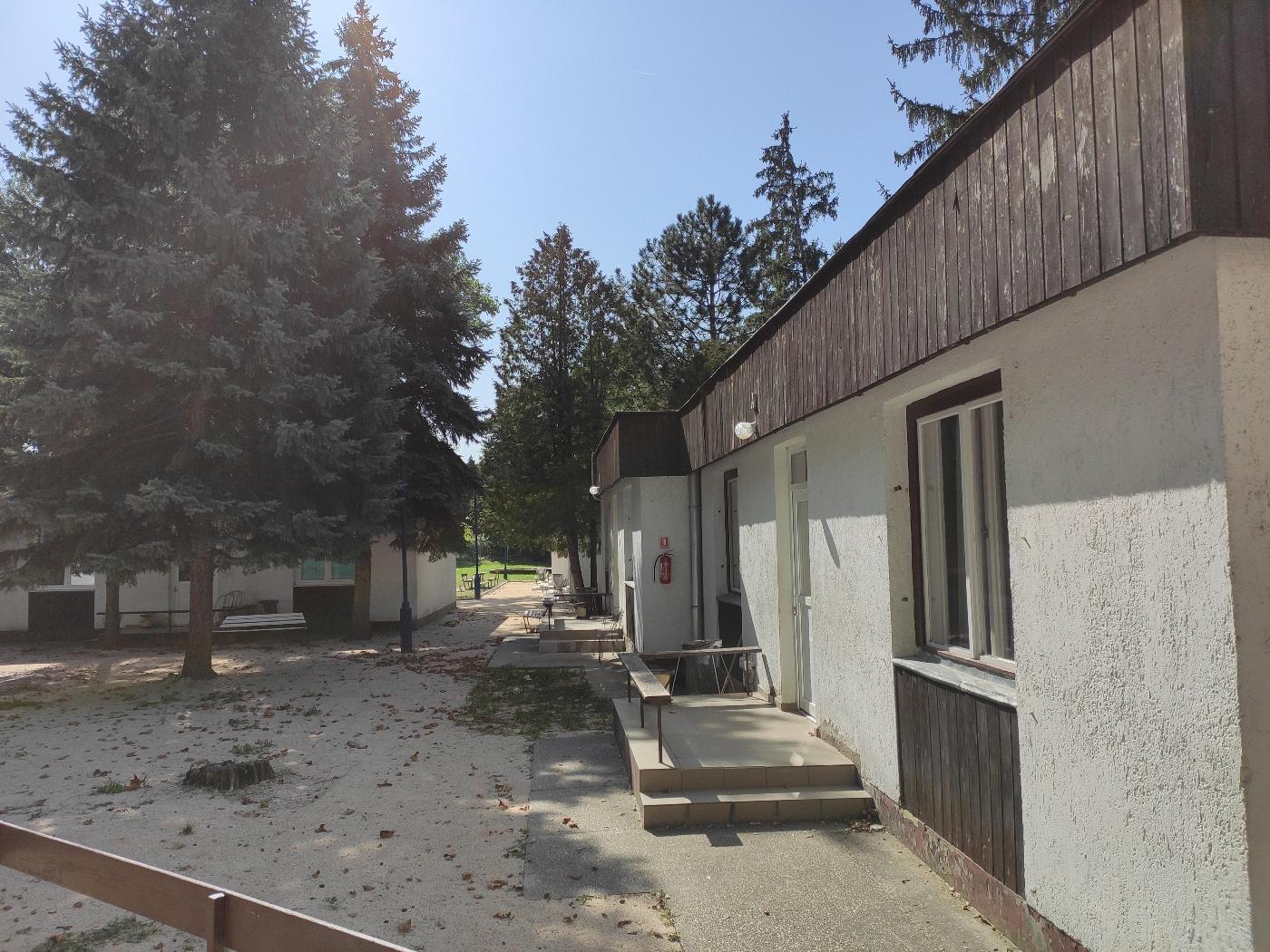 Öreg-tó Hotel és Rendezvénytér Tata Exterior foto