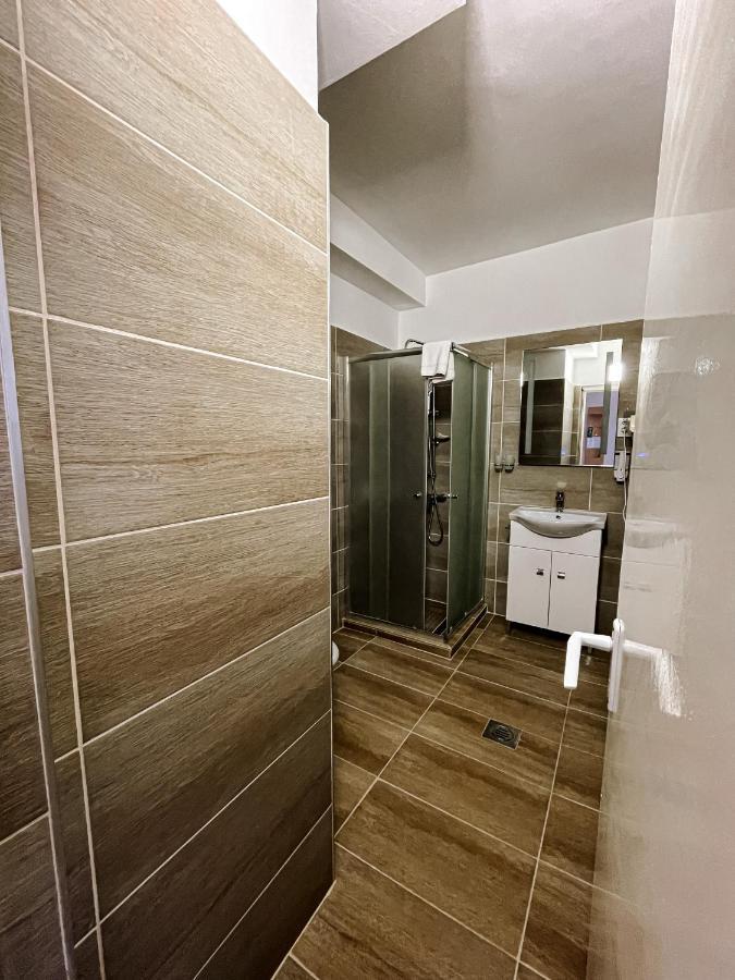 Öreg-tó Hotel és Rendezvénytér Tata Exterior foto
